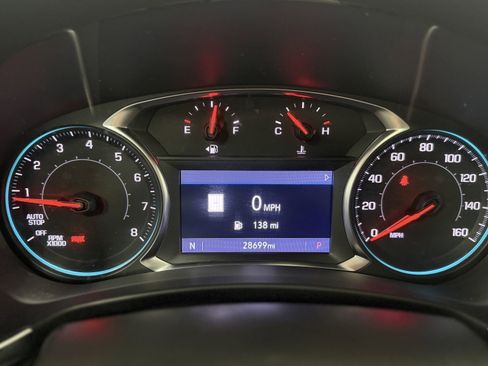 Used 2023 Chevrolet Equinox Premier image 18