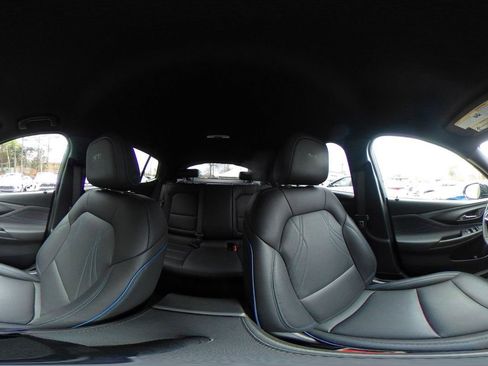 Used 2025 Buick Envista Sport Touring image 42