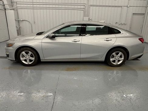 Used 2022 Chevrolet Malibu LT FWD image 2