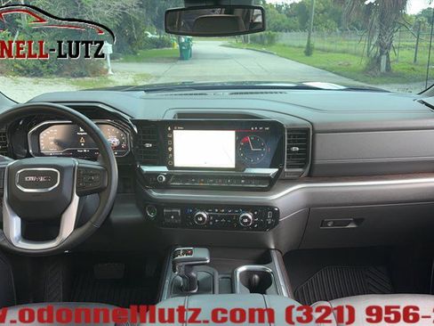 Used 2025 GMC Sierra 1500 SLT w/ SLT Premium Package RWD image 17