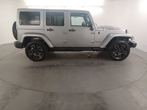 Used 2017 Jeep Wrangler Unlimited Sahara AWD/4WD image 8