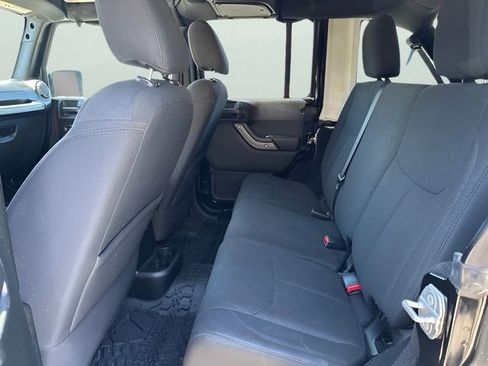 Used 2018 Jeep Wrangler Unlimited Sport AWD/4WD image 12