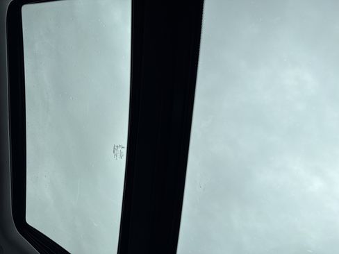 Used 2022 Jeep Cherokee Limited image 26