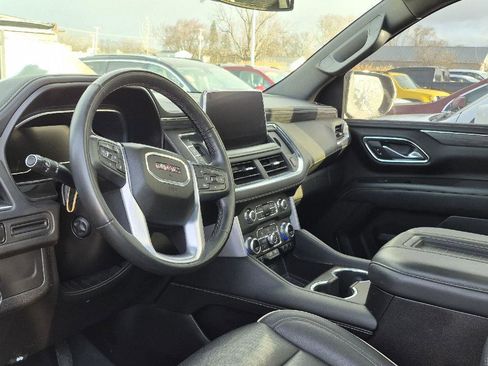 Used 2023 GMC Yukon SLT w/ SLT Premium Package image 9