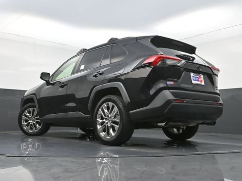 Used 2019 Toyota RAV4 XLE Premium w/ Cold Weather Package AWD/4WD image 30