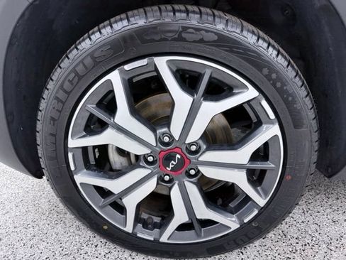 Used 2023 Kia Seltos SX w/ SX Sunroof Package AWD/4WD image 11