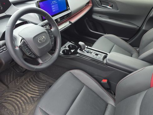 Used 2026 Toyota Prius Plug-In Hybrid FWD image 7
