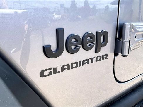 Used 2020 Jeep Gladiator Sport w/ Quick Order Package 24S AWD/4WD image 33