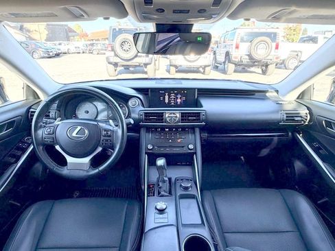 Used 2018 Lexus IS 300 image 21