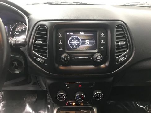 Used 2018 Jeep Compass Latitude w/ Cold Weather Group image 17