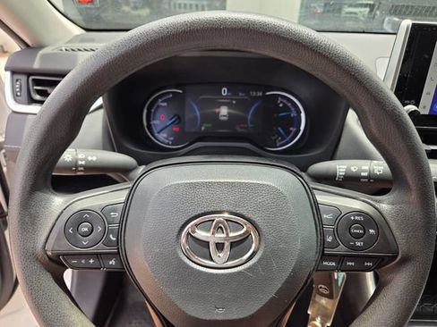 Used 2024 Toyota RAV4 LE AWD/4WD image 28