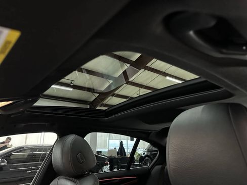 Used 2020 BMW 530i w/ Convenience Package RWD image 31