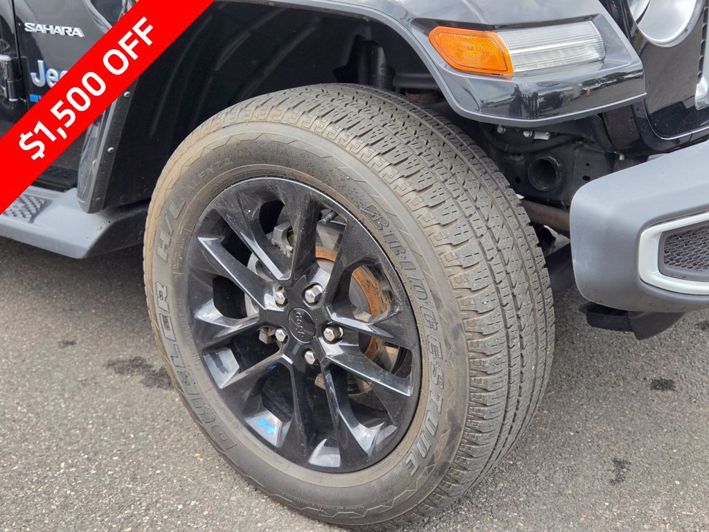 Used 2023 Jeep Wrangler Unlimited Sahara w/ Cold Weather Group AWD/4WD image 17