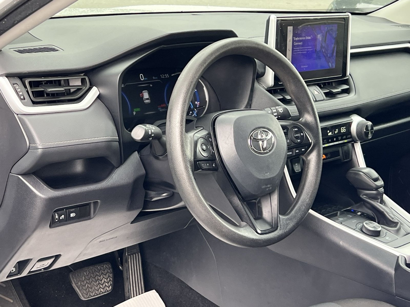 Used 2025 Toyota RAV4 XLE AWD/4WD image 16