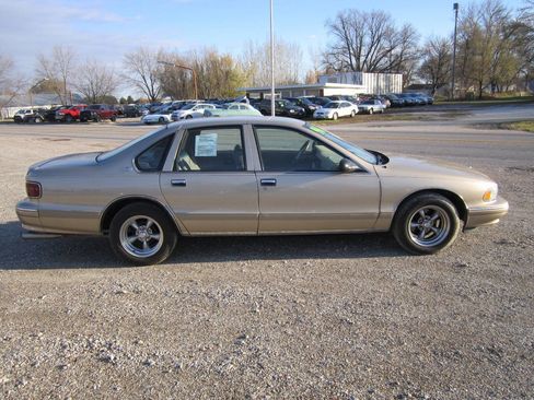 Used 1996 Chevrolet Caprice Classic RWD image 4