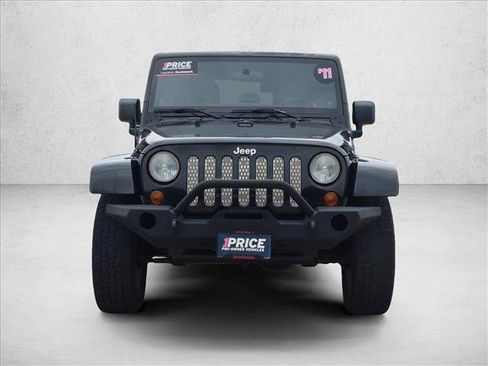 Used 2011 Jeep Wrangler Unlimited Sahara w/ Dual Top Group AWD/4WD image 2