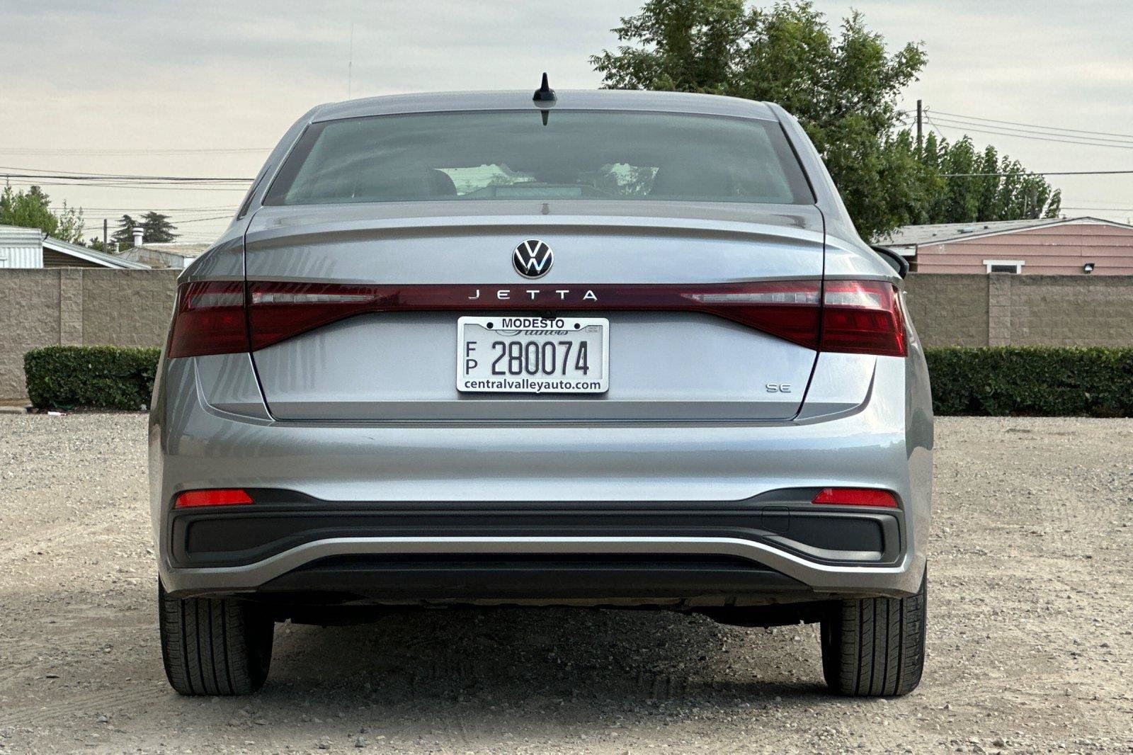 Certified 2025 Volkswagen Jetta SE FWD image 5