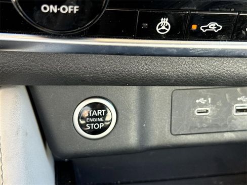 Used 2023 Nissan Rogue SL image 16