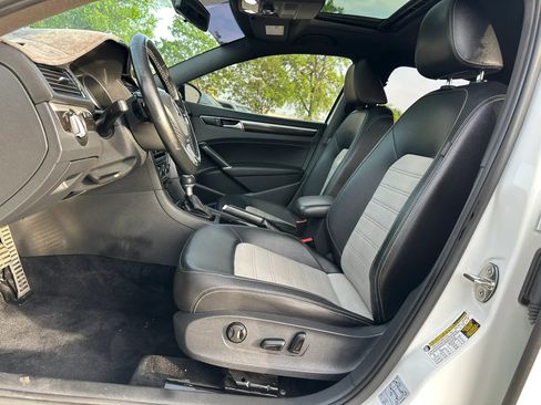 Used 2018 Volkswagen Passat GT image 12