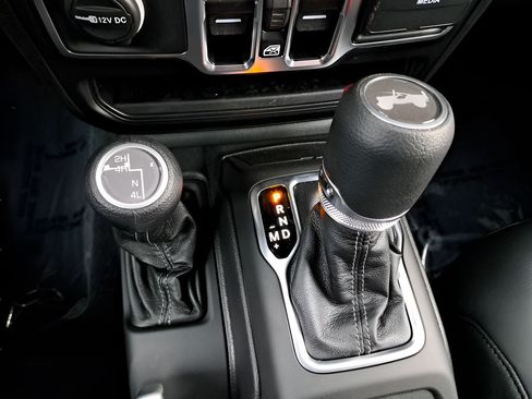 New 2025 Jeep Wrangler Unlimited Sahara w/ Safety Group AWD/4WD image 23