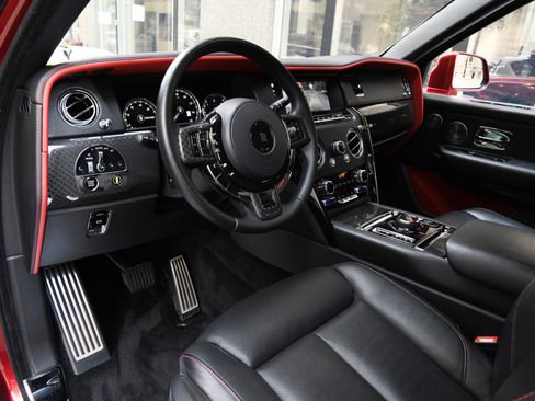 Used 2021 Rolls-Royce Cullinan Black Badge image 13