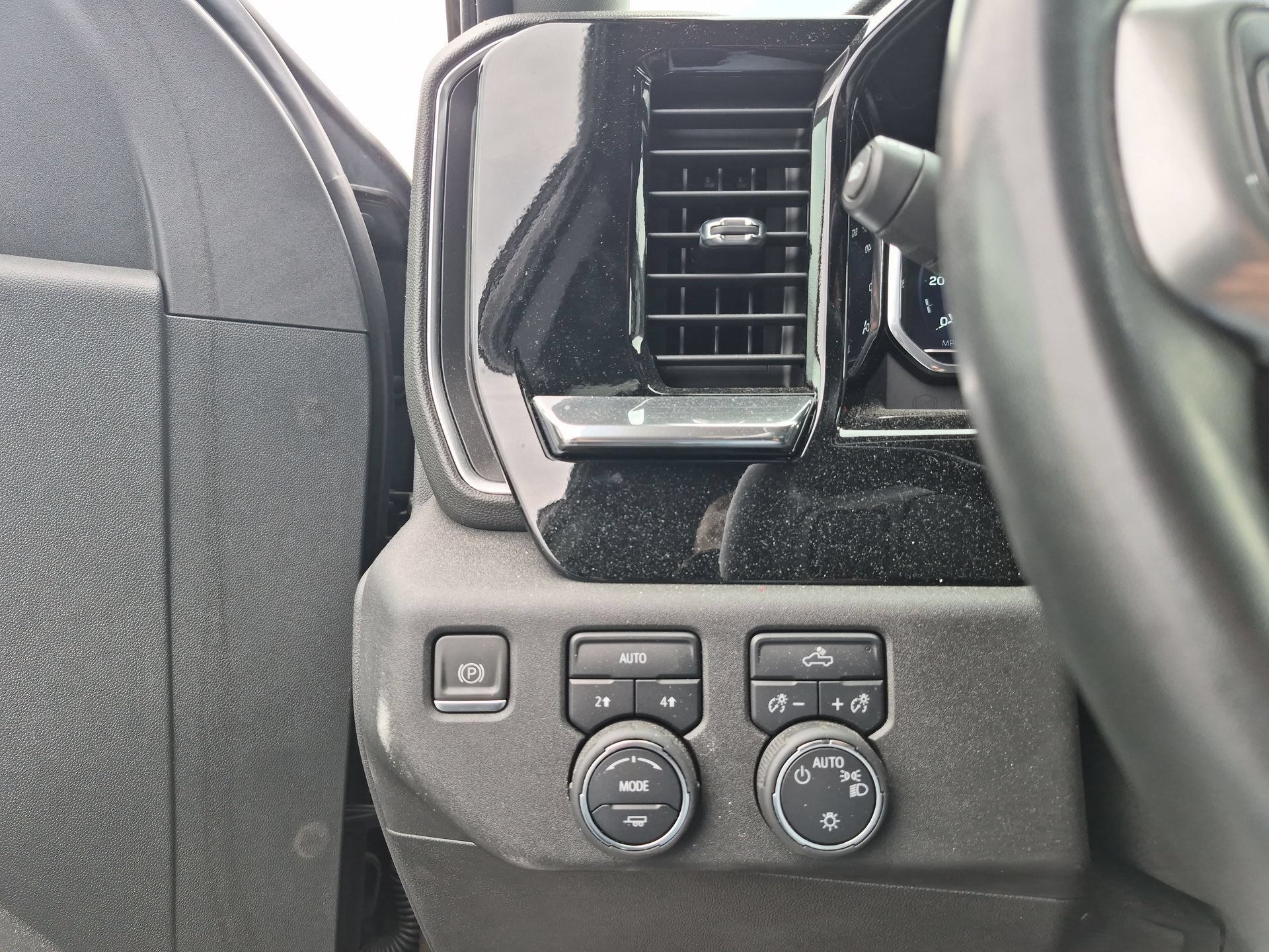 Certified 2023 Chevrolet Silverado 1500 LT AWD/4WD image 18