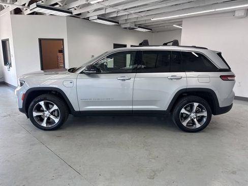 Used 2023 Jeep Grand Cherokee 4WD 4xe image 7