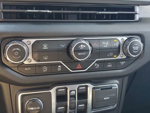 New 2025 Jeep Gladiator Sport image 28