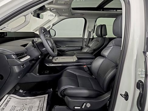 New 2025 Lincoln Navigator L Reserve AWD/4WD image 14