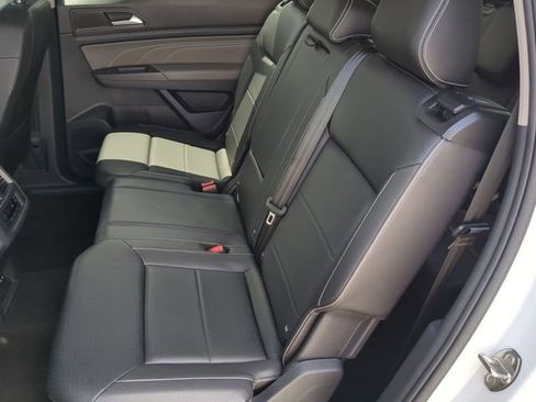 Certified 2023 Volkswagen Atlas SE w/ Black Wheel Package image 18