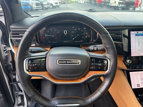 Used 2023 Jeep Grand Wagoneer Series III AWD/4WD image 33