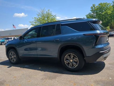 Used 2024 Chevrolet Traverse LT AWD/4WD image 6