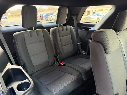 Used 2016 Ford Explorer XLT image 32