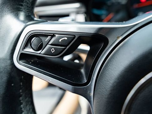 Used 2019 Porsche Macan AWD/4WD image 41
