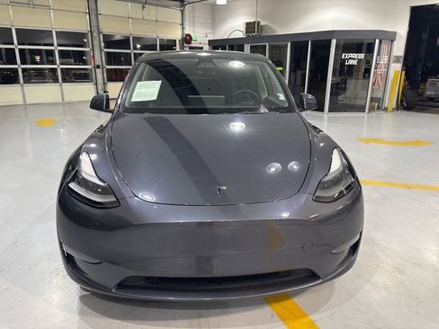 Used 2023 Tesla Model Y Performance image 3