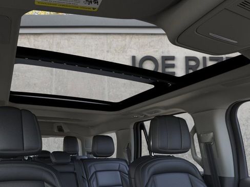 New 2025 Lincoln Navigator Reserve AWD/4WD image 22