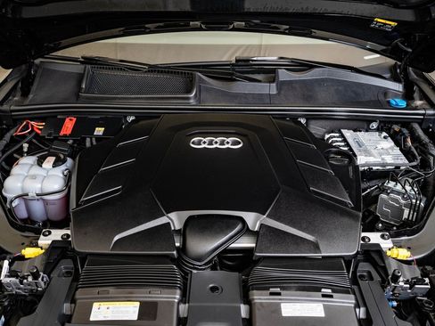 Certified 2025 Audi Q7 3.0T Premium Plus image 33