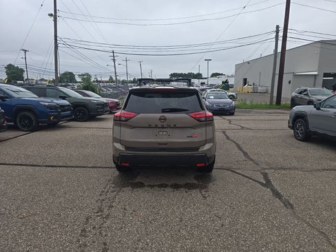 Used 2025 Nissan Rogue SV AWD/4WD image 10
