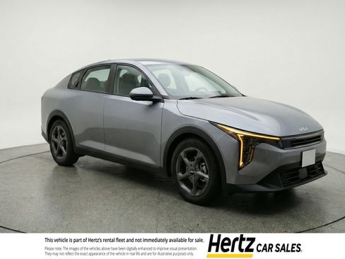 Used 2025 Kia K4 LXS image 1