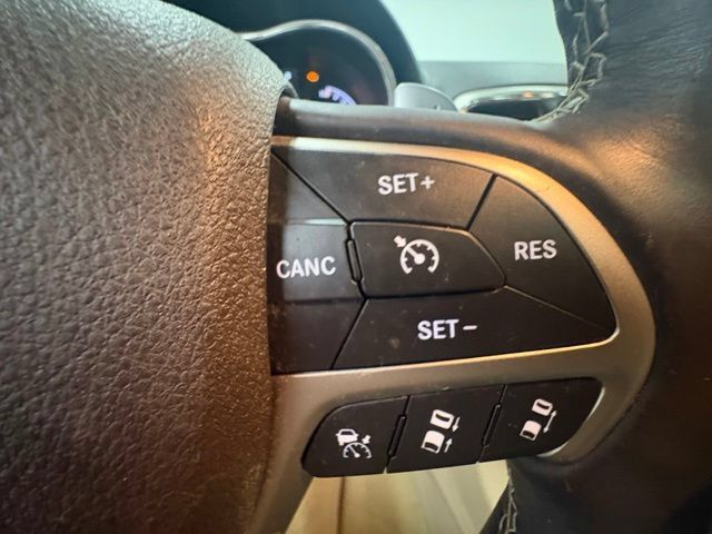 Used 2014 Jeep Grand Cherokee Overland w/ Advanced Technology Group AWD/4WD image 27