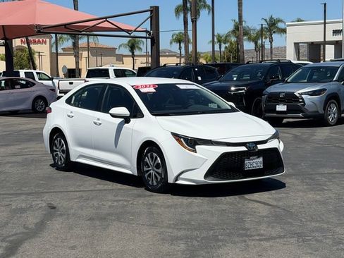 Used 2022 Toyota Corolla LE FWD image 3