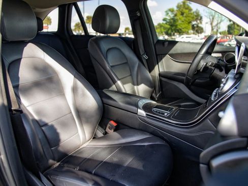 Used 2021 Mercedes-Benz GLC 300 image 22