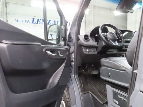Used 2021 Mercedes-Benz Sprinter 2500 image 40