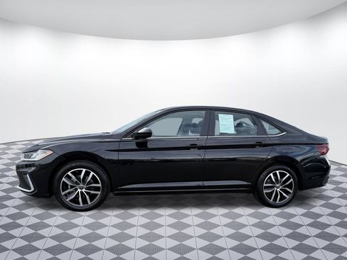 Used 2025 Volkswagen Jetta SE image 4