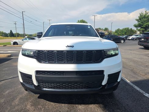 Used 2021 Jeep Grand Cherokee L Laredo AWD/4WD image 13