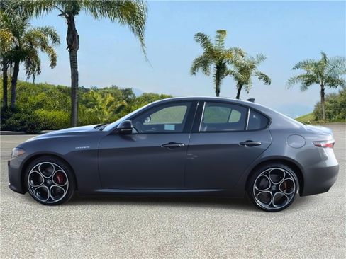 New 2025 Alfa Romeo Giulia w/ Veloce Package Rwd image 5