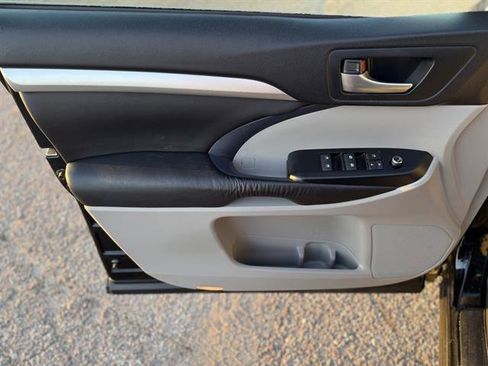 Used 2015 Toyota Highlander XLE image 17