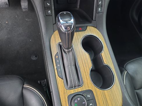 Used 2019 GMC Acadia Denali image 21