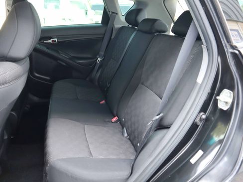 Used 2010 Pontiac Vibe w/ Preferred Package image 3