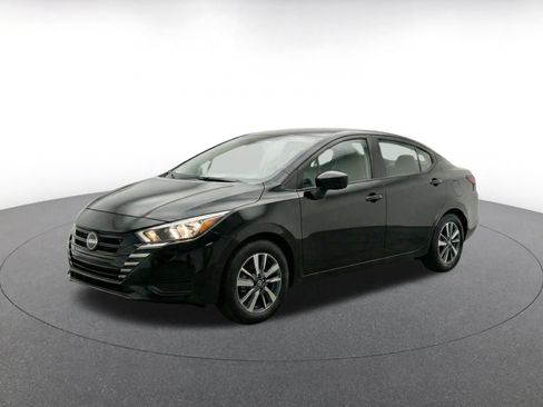 Used 2025 Nissan Versa SV FWD image 3